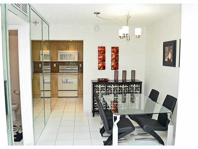 2625 Collins Ave # 1702 Miami Beach.. - 2