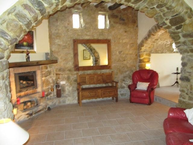 4 bedroom Country House For Sale: Besalú - 2