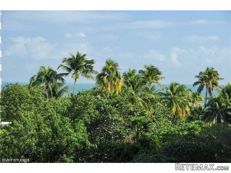 2 bedroom Flat For Sale: 251 Crandon.. - 2