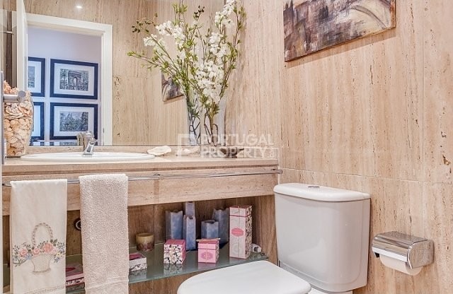 Beautiful 4 Bedroom Apartment in Foz - 2