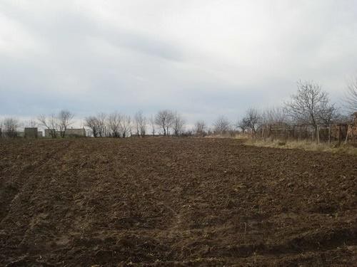 For sale are 3300 sq.m. of land, 10 min.. - 2