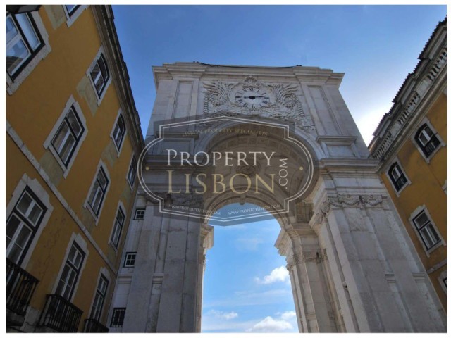 Renovated Sunny T3 Lisbon Apartment for..