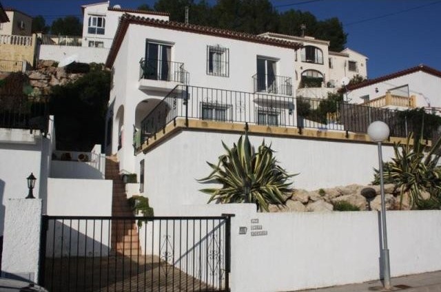 3 Bedrooms - Villa - Alicante - For Sale
