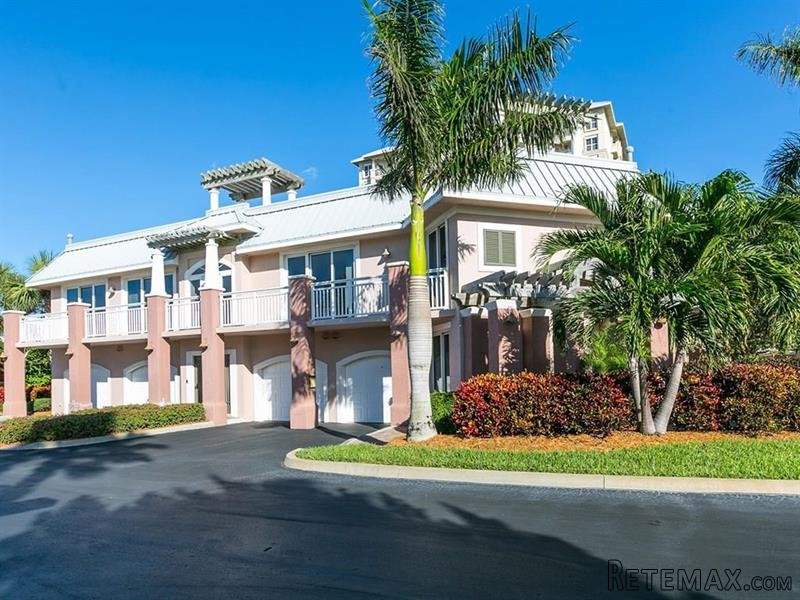 5 bedroom Flat For Sale: 3702 N Highway..