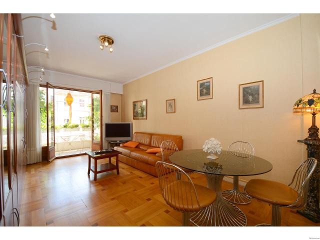 Spacious two bed in Carre d'Or