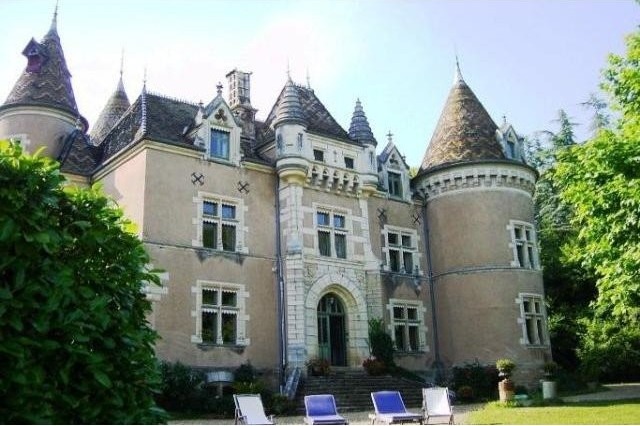 6 bedroom Castle For Sale: 71240 LA.. - 2