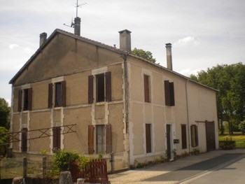 Village House With Garden Of 1694m2