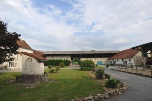 5 bedroom House For Sale: 02400.. - 2