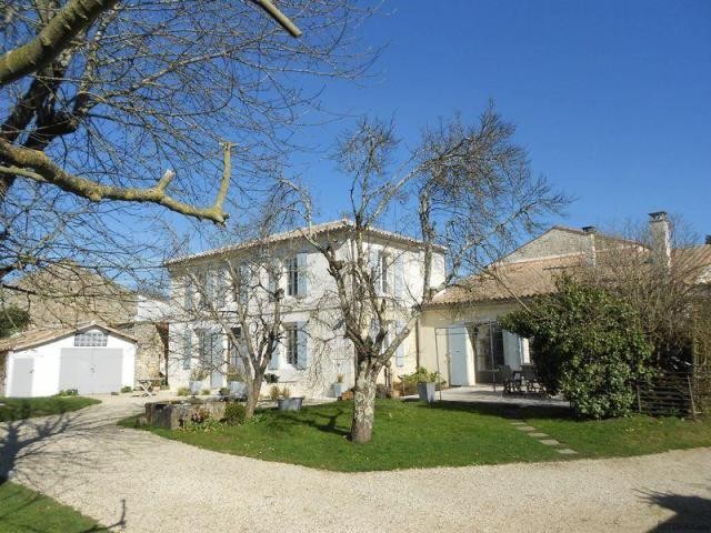 5 Bedroom Detached House For Sale - 2