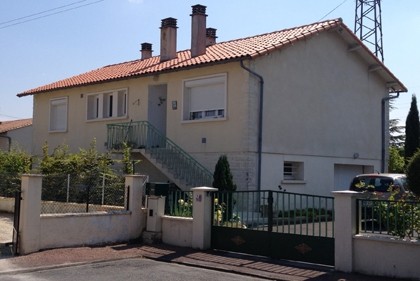 Ruffec centre: modern property with..