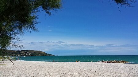 3 Fantastic apartments next to the sea..