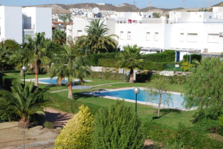4 bedroom townhouse 150m from the.. - 2