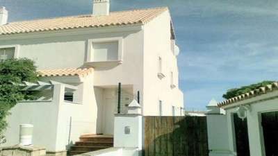 Town House - Fully furnished townhouse..