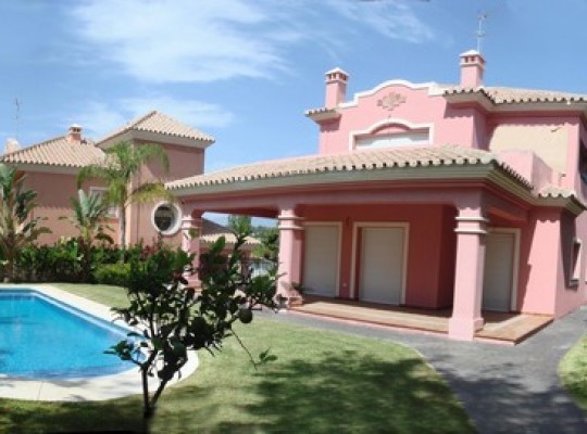 Villa for sale in Guadalmina Alta..