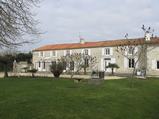 Stunning South Facing Longere In..