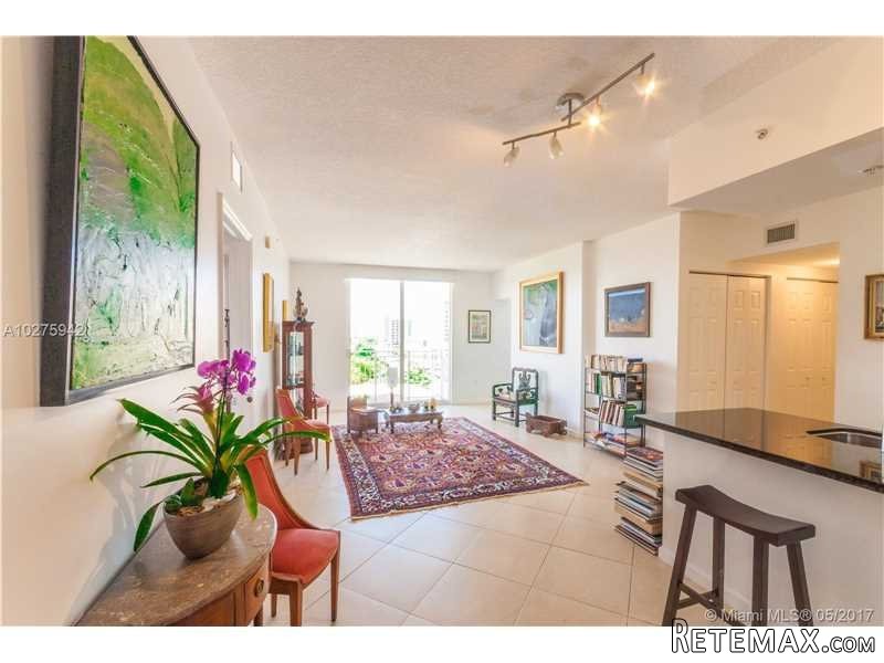 2 bedroom Flat For Sale: 2030 S Douglas..