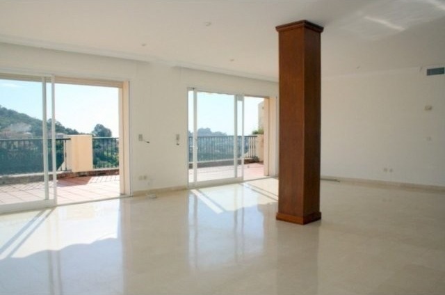 5 Bed Panoramic Sea & Golf Apartment in.. - 2