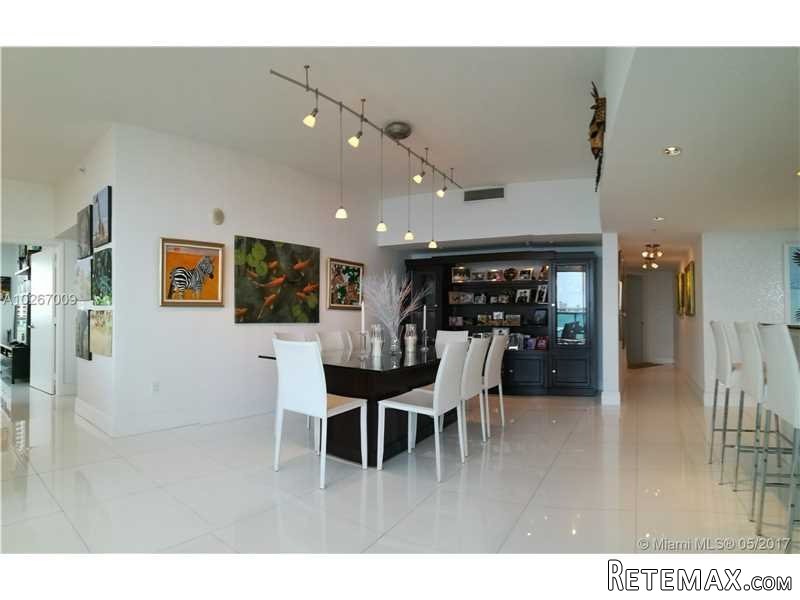 3 bedroom Flat For Sale: 1800 N.. - 2