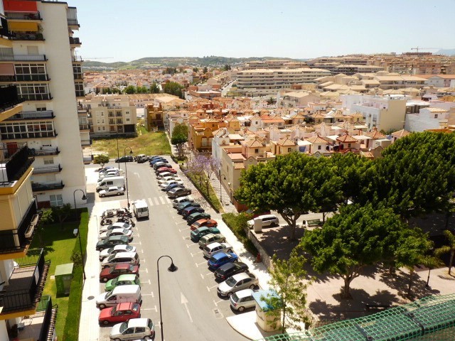 Apartment - Apartment - Middle Floor.. - 2