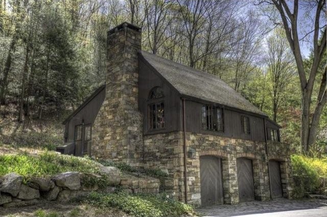 3 bedroom Residence For Sale: Pound..