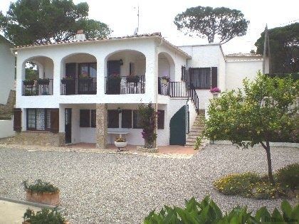 5 Bedrooms - Detached Villa - Girona -..
