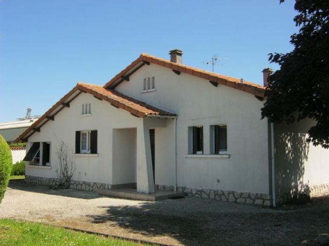 Detached single storey house close to.. - 2