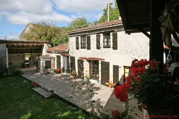 Dordogne / Charente border - For sale :..