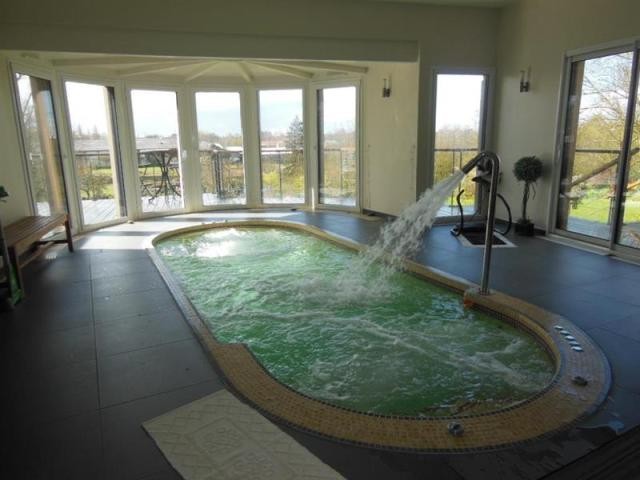 5 bedroom Villa For Sale: 79000 NIORT - 2