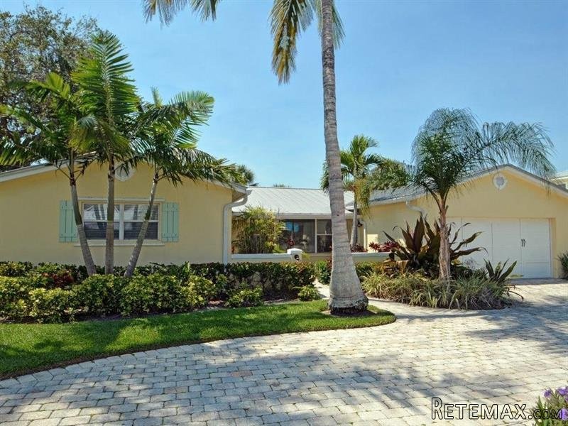 3 bedroom House For Sale: 724 Shore.. - 2