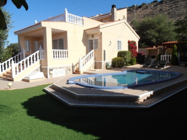 3 Bedrooms - Villa - Alicante - For Sale