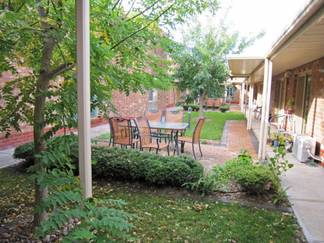 Looks into a tranquil courtyard.. - 2