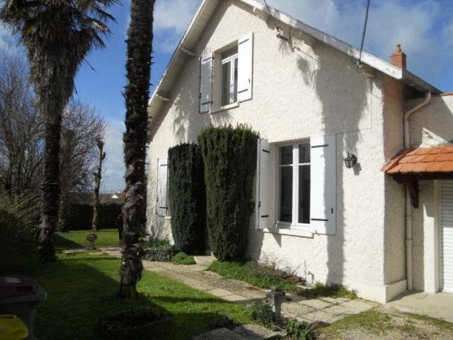 4 bedroom House For Sale: 79000 NIORT