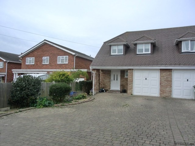 3 bedroom house in Minster On Sea..