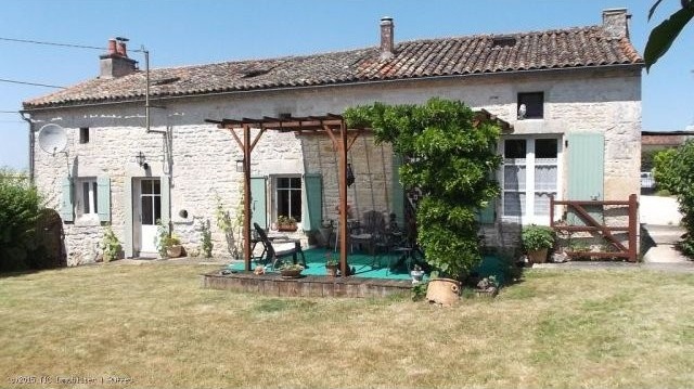 Pretty 3 bed stone property