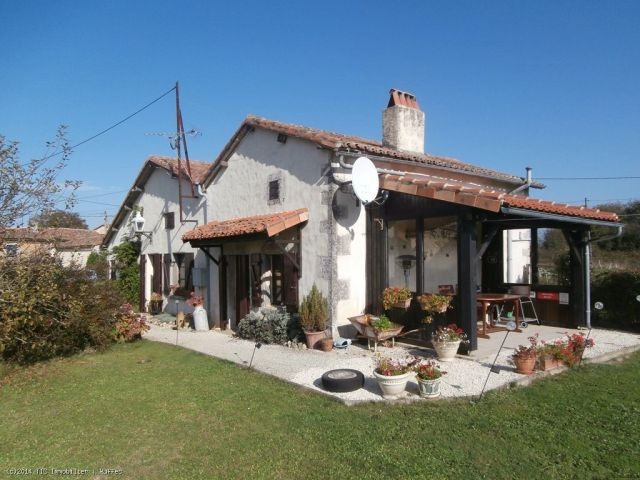 3 Bed Country House In Good Condition