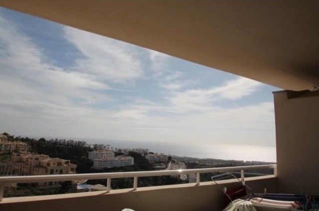 2 Bed Apartment for sale in Calahonda - 2