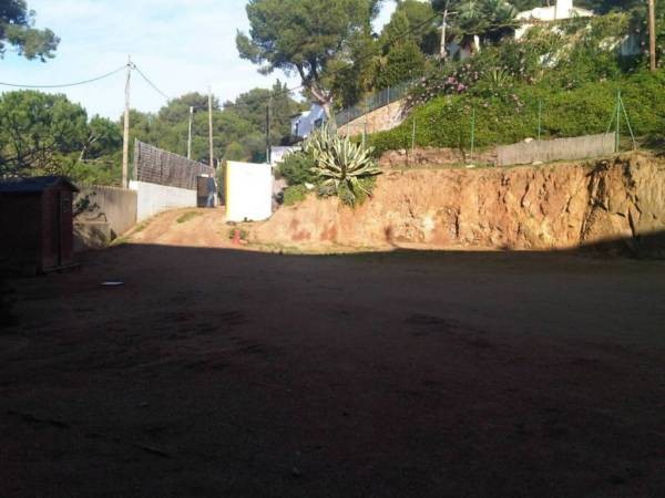 LARGE PLOT IN THE CENTRE OF LLAFRANC - 2