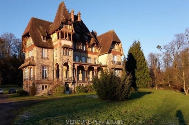 12 bedroom Manor House For Sale: 61140.. - 2