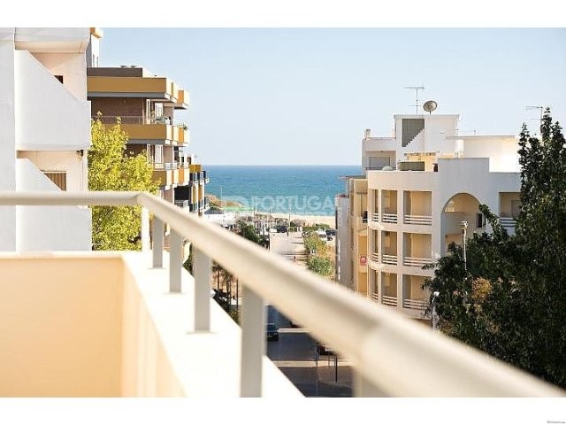 Brand new apartment just minutes walk..