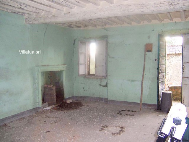 Country/farmhouse - For Sale - East of..