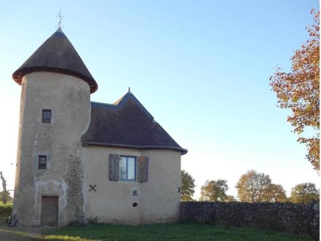 4 bedroom Castle For Sale: 86320 SUD..