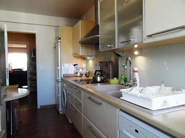 Top floor two bed with sea views in.. - 2