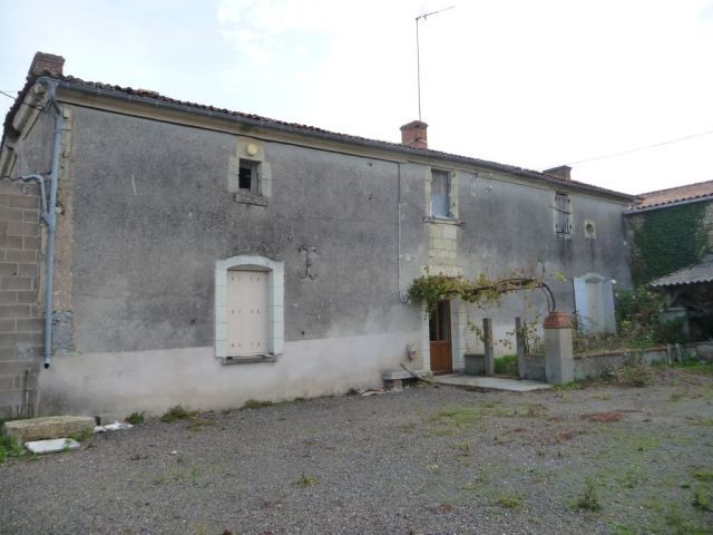 Large Former Farm Complex to Renovate