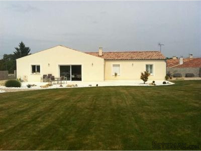 4 Bedrooms - House - Poitou-Charentes.