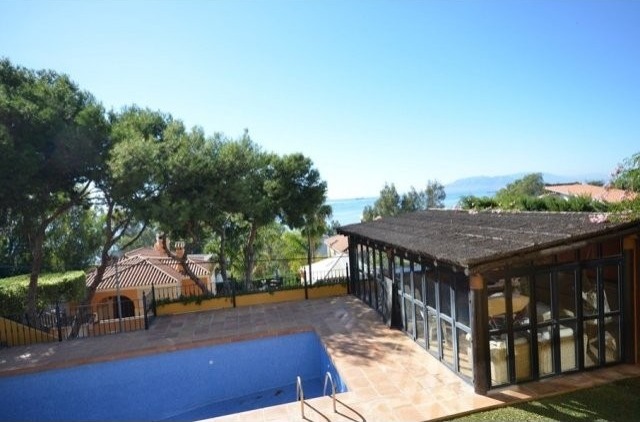 Villa - This luxurious villa is.. - 2