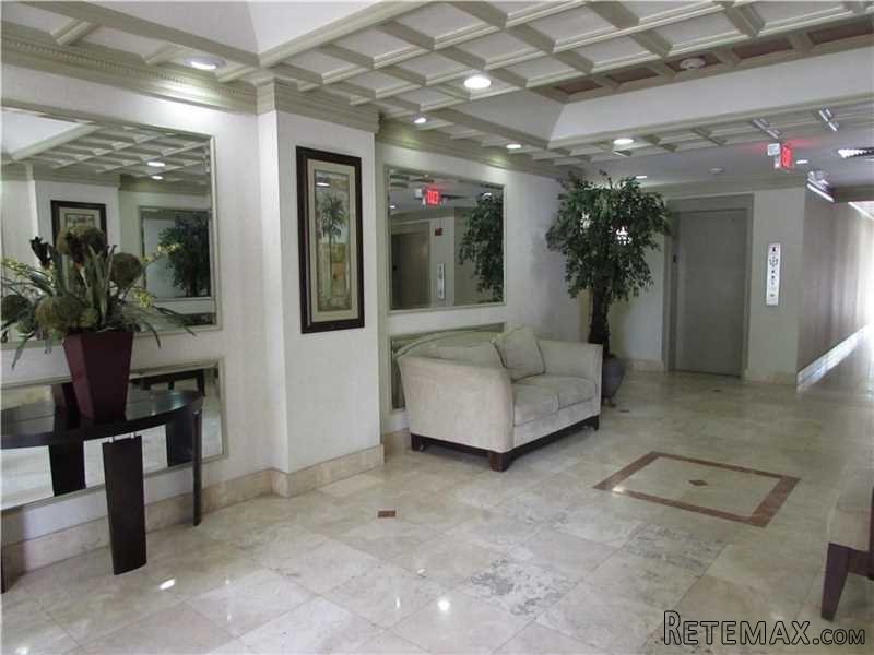 2 bedroom Flat For Sale: 2715 Tigertail.. - 2