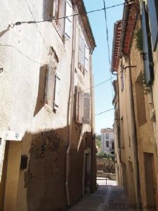 Village House To Modernise With 65 M²..