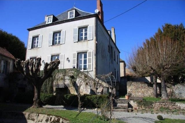 5 bedroom House For Sale: 63700..