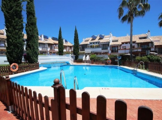 Townhouse for sale in Valdeolletas..