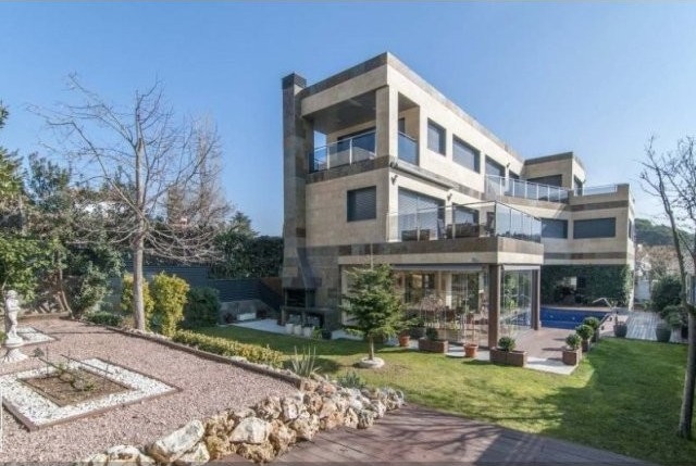 8 bedroom Detached House For Sale:..